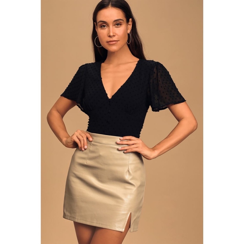 Lulu’s | Dots of Love Black Swiss Dot Short Sleeve Button-Up Top